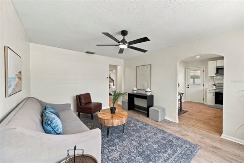 House in Tampa, Florida 3 bedrooms, 76.64 sq.m. № 2361280 - photo 11
