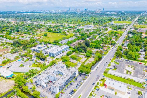 Condominio en venta en North Miami, Florida, 1 dormitorio, 64.2 m2 № 1611831 - foto 20