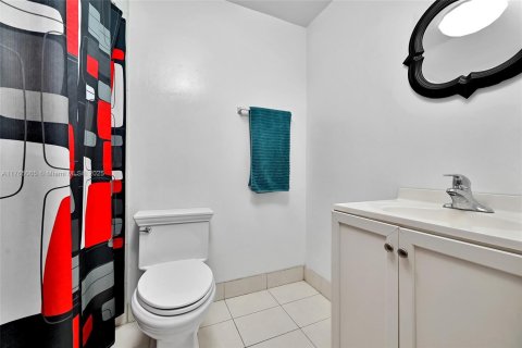 Condominio en venta en North Miami, Florida, 1 dormitorio, 64.2 m2 № 1611831 - foto 15