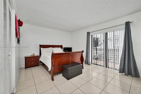 Condominio en venta en North Miami, Florida, 1 dormitorio, 64.2 m2 № 1611831 - foto 6