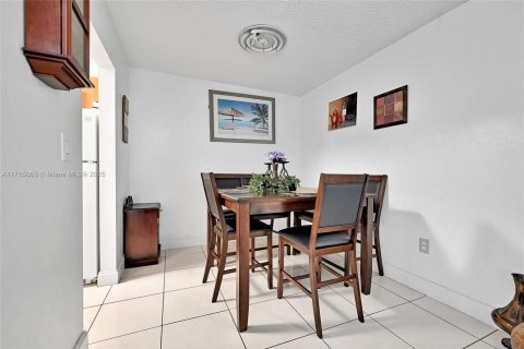 Condominio en venta en North Miami, Florida, 1 dormitorio, 64.2 m2 № 1611831 - foto 12