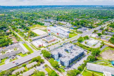 Condominio en venta en North Miami, Florida, 1 dormitorio, 64.2 m2 № 1611831 - foto 22