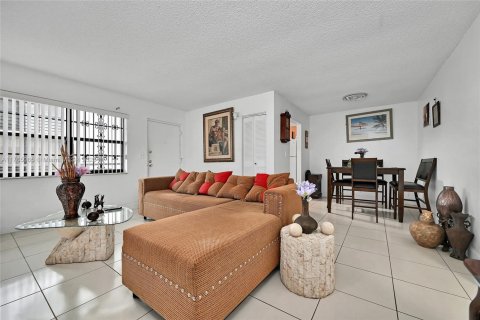 Condominio en venta en North Miami, Florida, 1 dormitorio, 64.2 m2 № 1611831 - foto 5