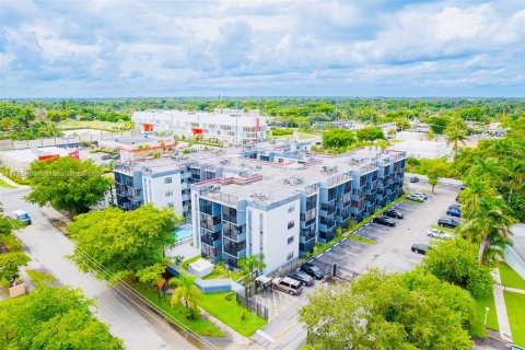 Condominio en venta en North Miami, Florida, 1 dormitorio, 64.2 m2 № 1611831 - foto 3