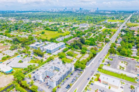 Condominio en venta en North Miami, Florida, 1 dormitorio, 64.2 m2 № 1611831 - foto 19