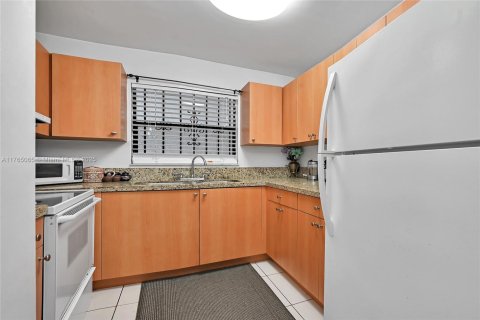 Condominio en venta en North Miami, Florida, 1 dormitorio, 64.2 m2 № 1611831 - foto 9