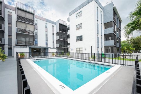 Condominio en venta en North Miami, Florida, 1 dormitorio, 64.2 m2 № 1611831 - foto 1