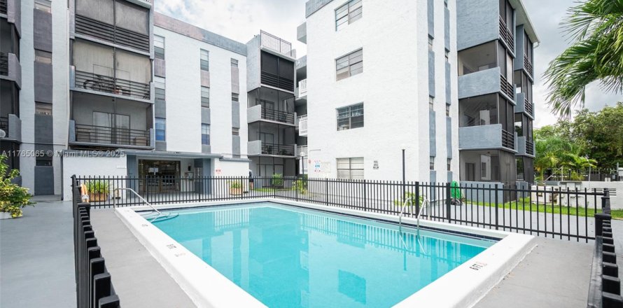 Condominio en North Miami, Florida, 1 dormitorio № 1611831