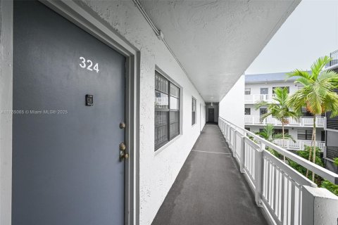 Condominio en venta en North Miami, Florida, 1 dormitorio, 64.2 m2 № 1611831 - foto 24