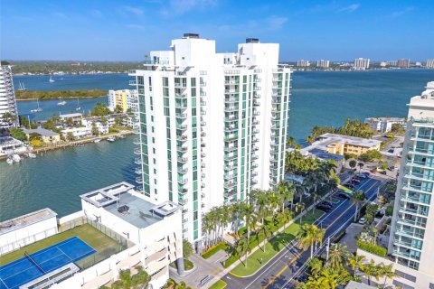 Condo in North Bay Village, Florida, 3 bedrooms № 1994352 - photo 2