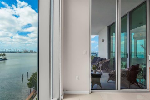 Condo in North Bay Village, Florida, 3 bedrooms № 1994352 - photo 7