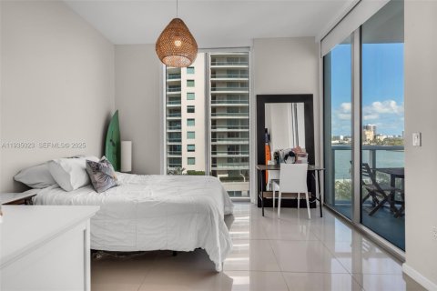 Condo in North Bay Village, Florida, 3 bedrooms № 1994352 - photo 27