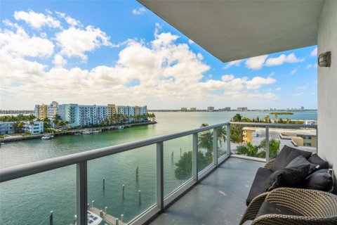 Condo in North Bay Village, Florida, 3 bedrooms № 1994352 - photo 4