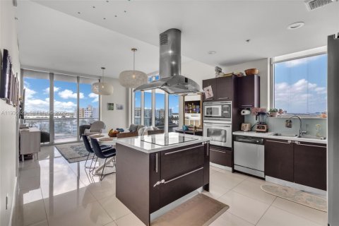 Condo in North Bay Village, Florida, 3 bedrooms № 1994352 - photo 3