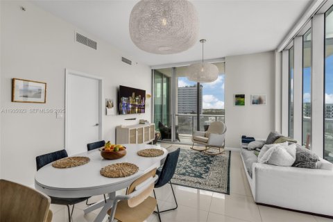 Condo in North Bay Village, Florida, 3 bedrooms № 1994352 - photo 14