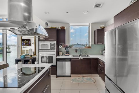 Condo in North Bay Village, Florida, 3 bedrooms № 1994352 - photo 13