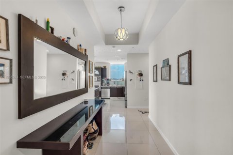 Condo in North Bay Village, Florida, 3 bedrooms № 1994352 - photo 11