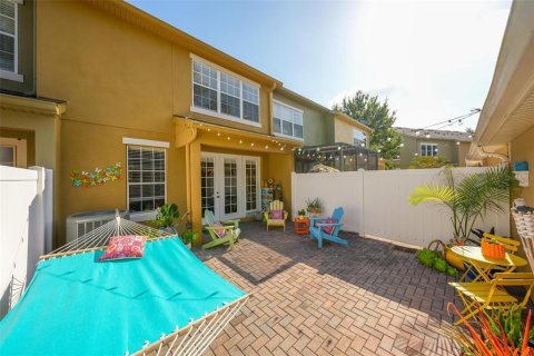 Townhouse in Windermere, Florida 3 bedrooms, 152.73 sq.m. № 2258506 - photo 23