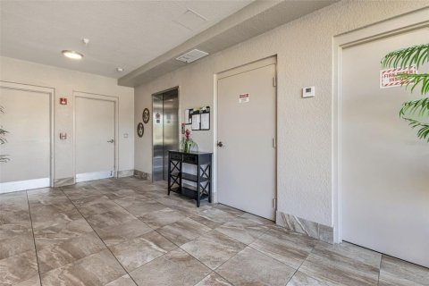Condo in Punta Gorda, Florida, 2 bedrooms № 2166299 - photo 5