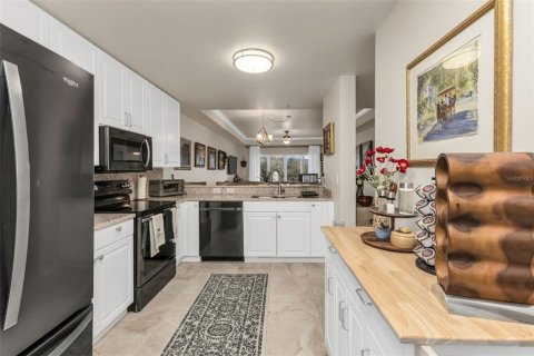 Condo in Punta Gorda, Florida, 2 bedrooms № 2166299 - photo 9