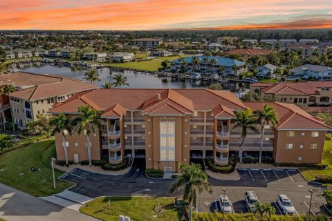Condo in Punta Gorda, Florida, 2 bedrooms  № 2166299