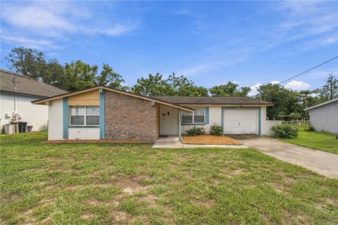 House in Tarpon Springs, Florida 2 bedrooms, 115.66 sq.m. № 2369115