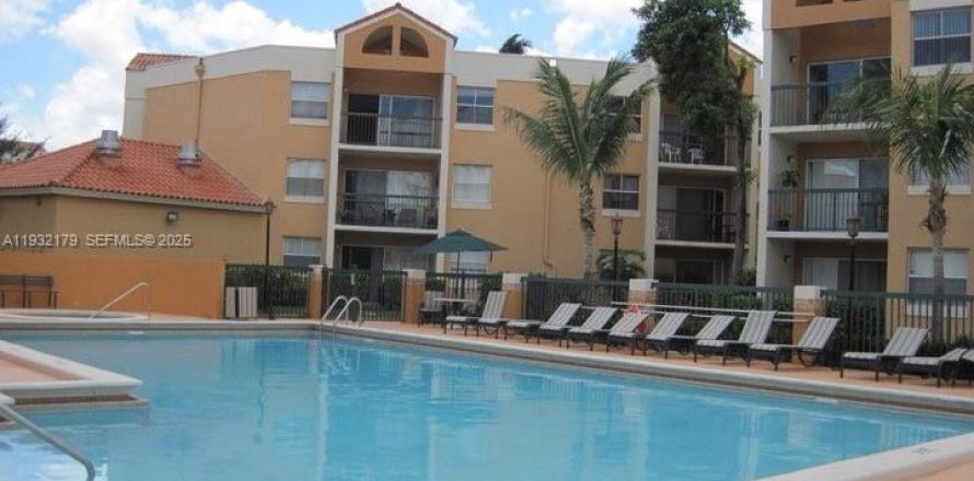 Condo in Hialeah, Florida, 2 bedrooms № 1991636