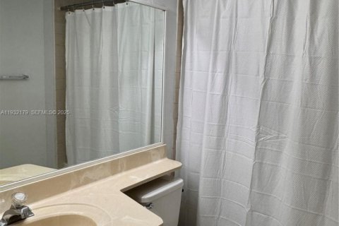 Condo in Hialeah, Florida, 2 bedrooms № 1991636 - photo 7