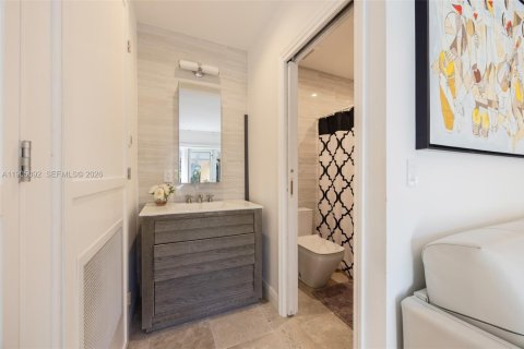 Купить виллу или дом в Бей-Харбор-Айлендс, Флорида 5 спален, 383.31м2, № 2080004 - фото 30