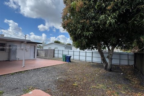 House in Miami Gardens, Florida 4 bedrooms, 117.61 sq.m. № 2040470 - photo 17