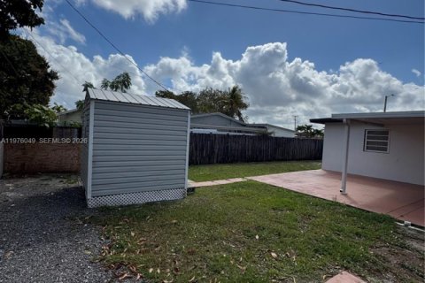 House in Miami Gardens, Florida 4 bedrooms, 117.61 sq.m. № 2040470 - photo 18