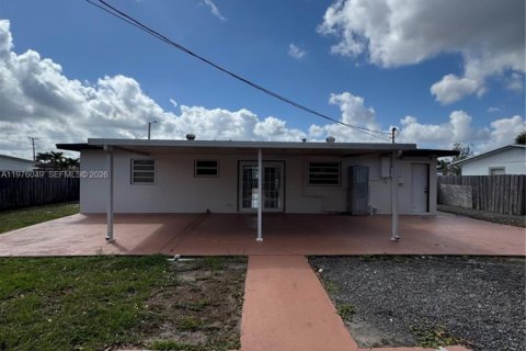 House in Miami Gardens, Florida 4 bedrooms, 117.61 sq.m. № 2040470 - photo 19