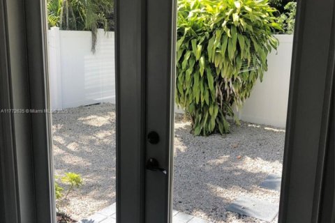 Propiedad comercial en venta en Fort Lauderdale, Florida, 228.73 m2 № 1975842 - foto 15