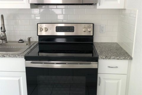 Propiedad comercial en venta en Fort Lauderdale, Florida, 228.73 m2 № 1975842 - foto 12