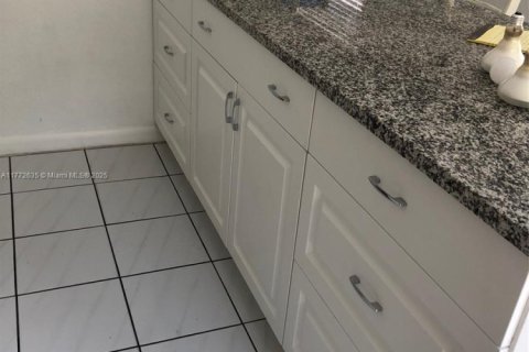 Propiedad comercial en venta en Fort Lauderdale, Florida, 228.73 m2 № 1975842 - foto 14