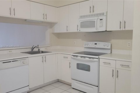 Touwnhouse à vendre à Weston, Floride: 2 chambres, 103.12 m2 № 2011970 - photo 5