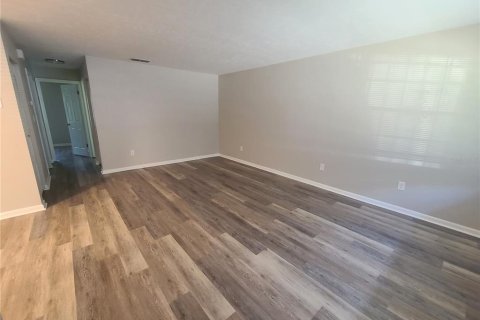 Apartment in Gainesville, Florida 2 bedrooms, 228.91 sq.m. № 1918241 - photo 2
