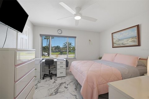House in New Port Richey, Florida 2 bedrooms, 155.43 sq.m. № 2421897 - photo 26
