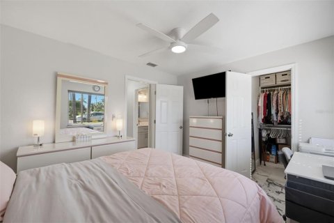 House in New Port Richey, Florida 2 bedrooms, 155.43 sq.m. № 2421897 - photo 25
