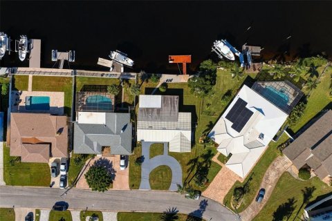 House in New Port Richey, Florida 2 bedrooms, 155.43 sq.m. № 2421897 - photo 3
