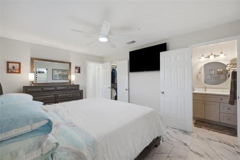 House in New Port Richey, Florida 2 bedrooms, 155.43 sq.m. № 2421897 - photo 22