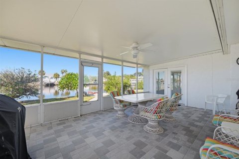 House in New Port Richey, Florida 2 bedrooms, 155.43 sq.m. № 2421897 - photo 29