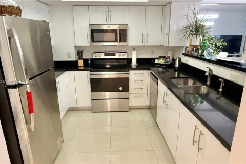 Купить кондоминиум в Санни-Айлс-Бич, Флорида 1 спальня, 89.19м2, № 1706843 - фото 6