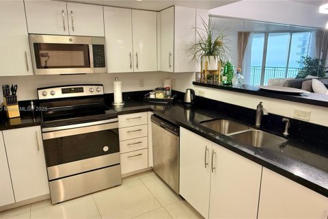 Купить кондоминиум в Санни-Айлс-Бич, Флорида 1 спальня, 89.19м2, № 1706843 - фото 7