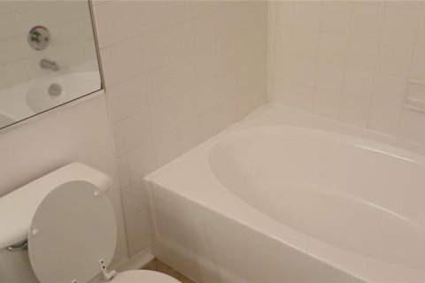 Condo in Tampa, Florida, 2 bedrooms  № 1901081 - photo 9