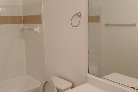 Condo in Tampa, Florida, 2 bedrooms  № 1901081 - photo 10