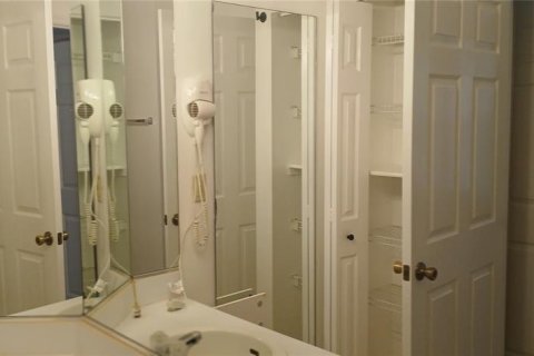 Condo in Tampa, Florida, 2 bedrooms  № 1901081 - photo 11