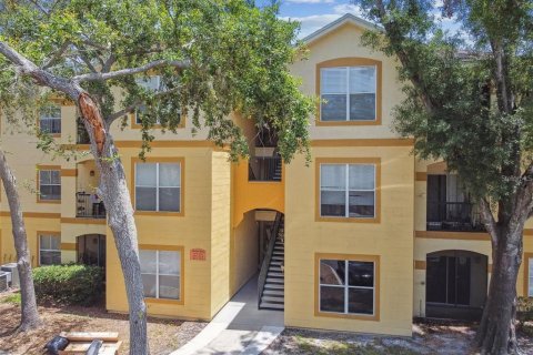 Condo in Tampa, Florida, 2 bedrooms  № 1901081 - photo 1