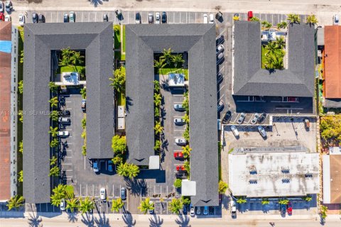 Apartment in Hialeah, Florida 1 bedroom, 55.74 sq.m. № 2042011 - photo 12