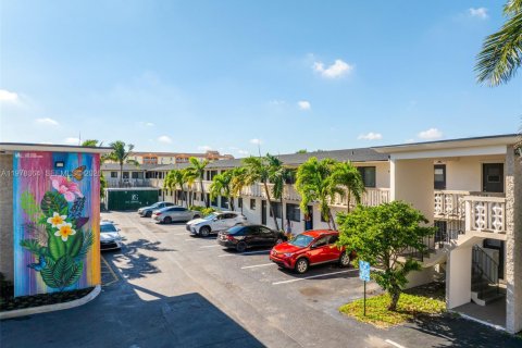 Apartment in Hialeah, Florida 1 bedroom, 55.74 sq.m. № 2042011 - photo 4